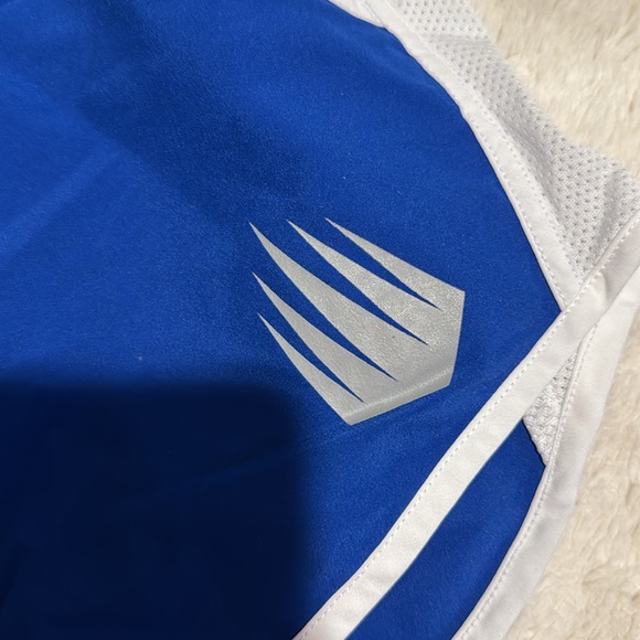 Large - shorts IMG - has lining in it - Picture 3 of 5